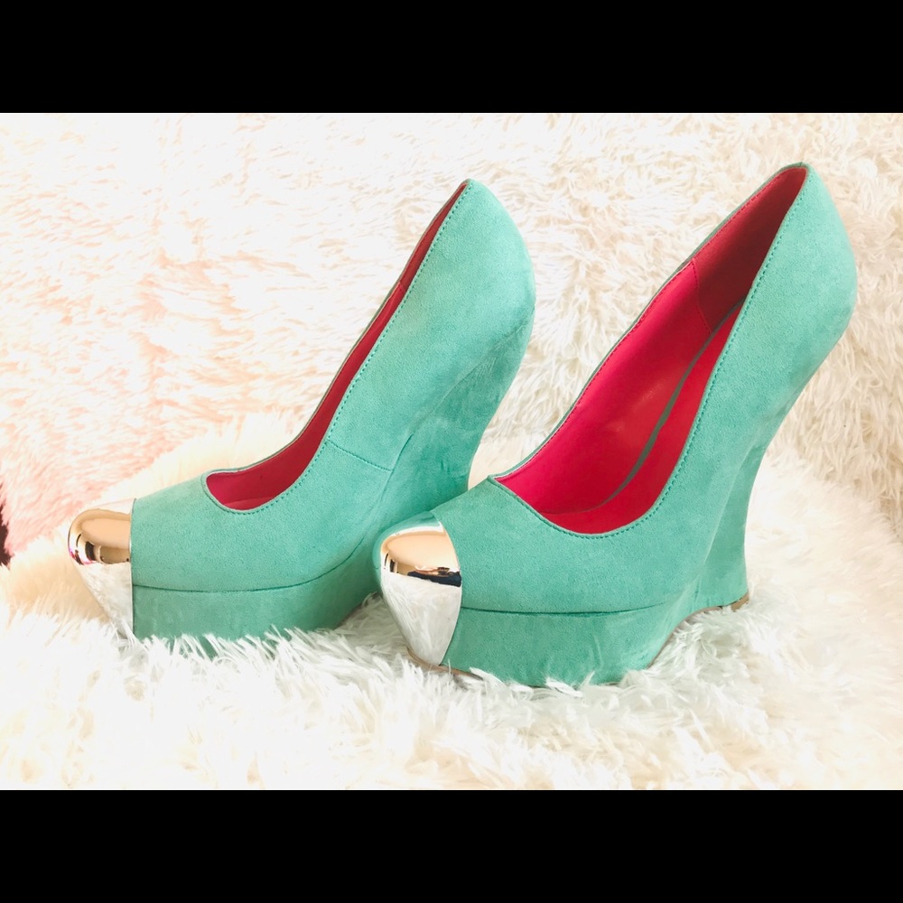 Qupid Women’s Mint Green Suede Platform Wedges NEW